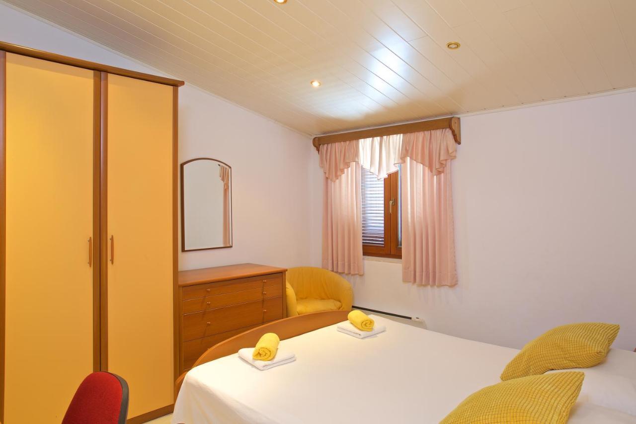 Apartments Vinka Йелса Екстериор снимка